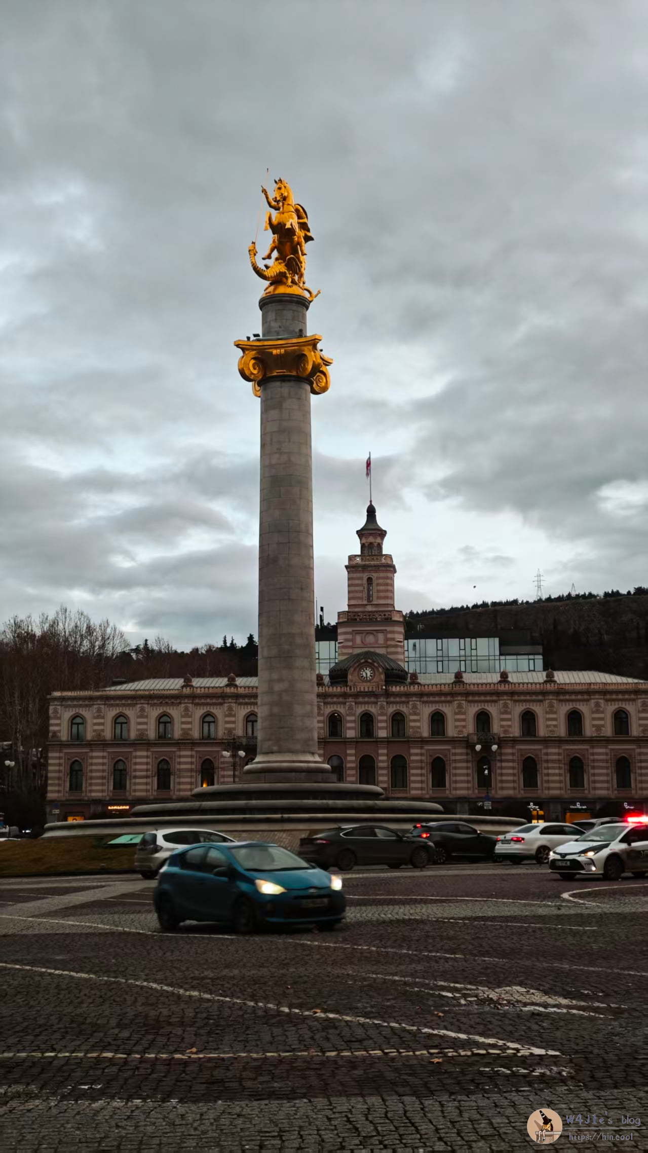 第比利斯自由广场雕像