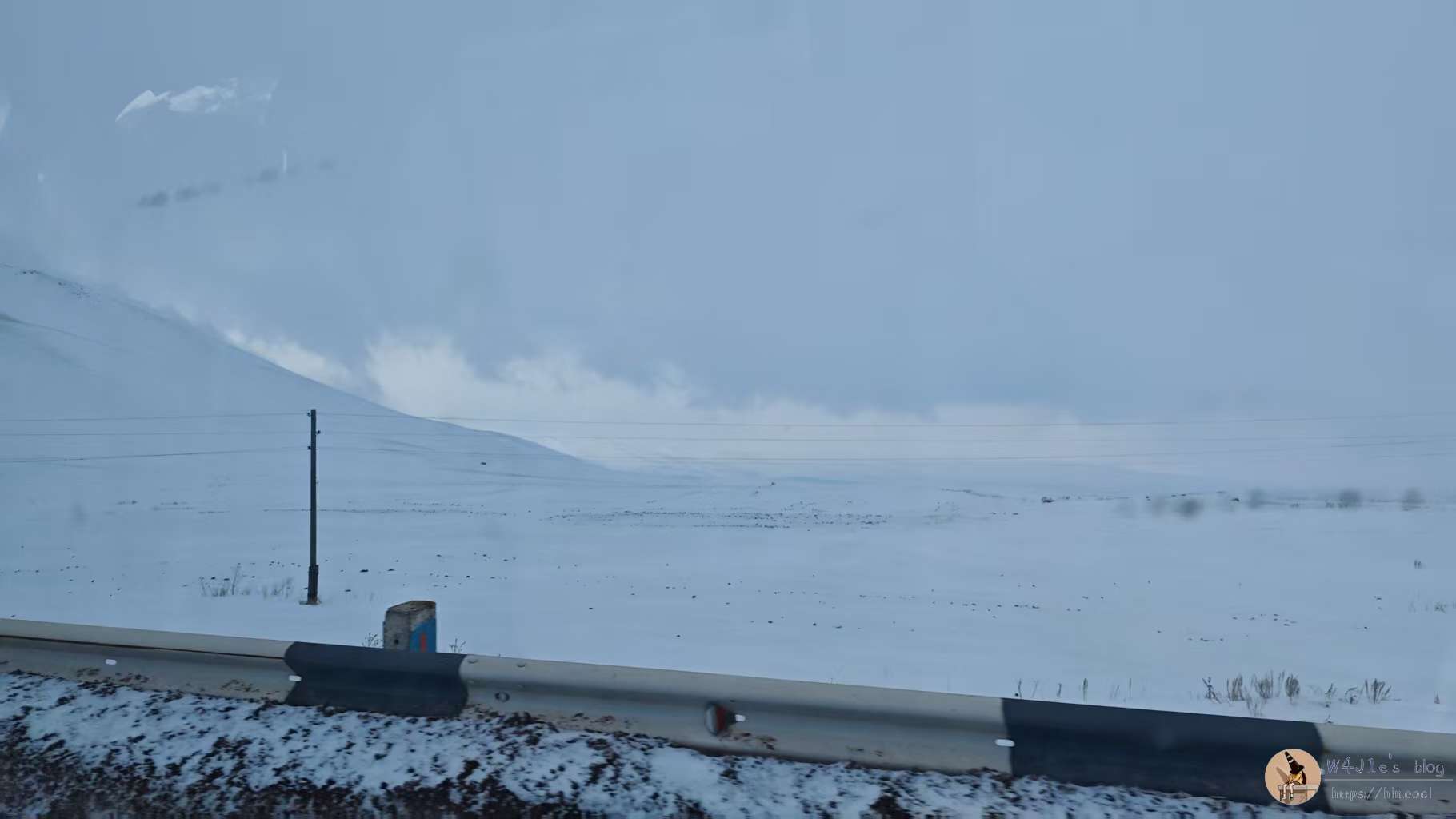 天与云与山与水,上下一白