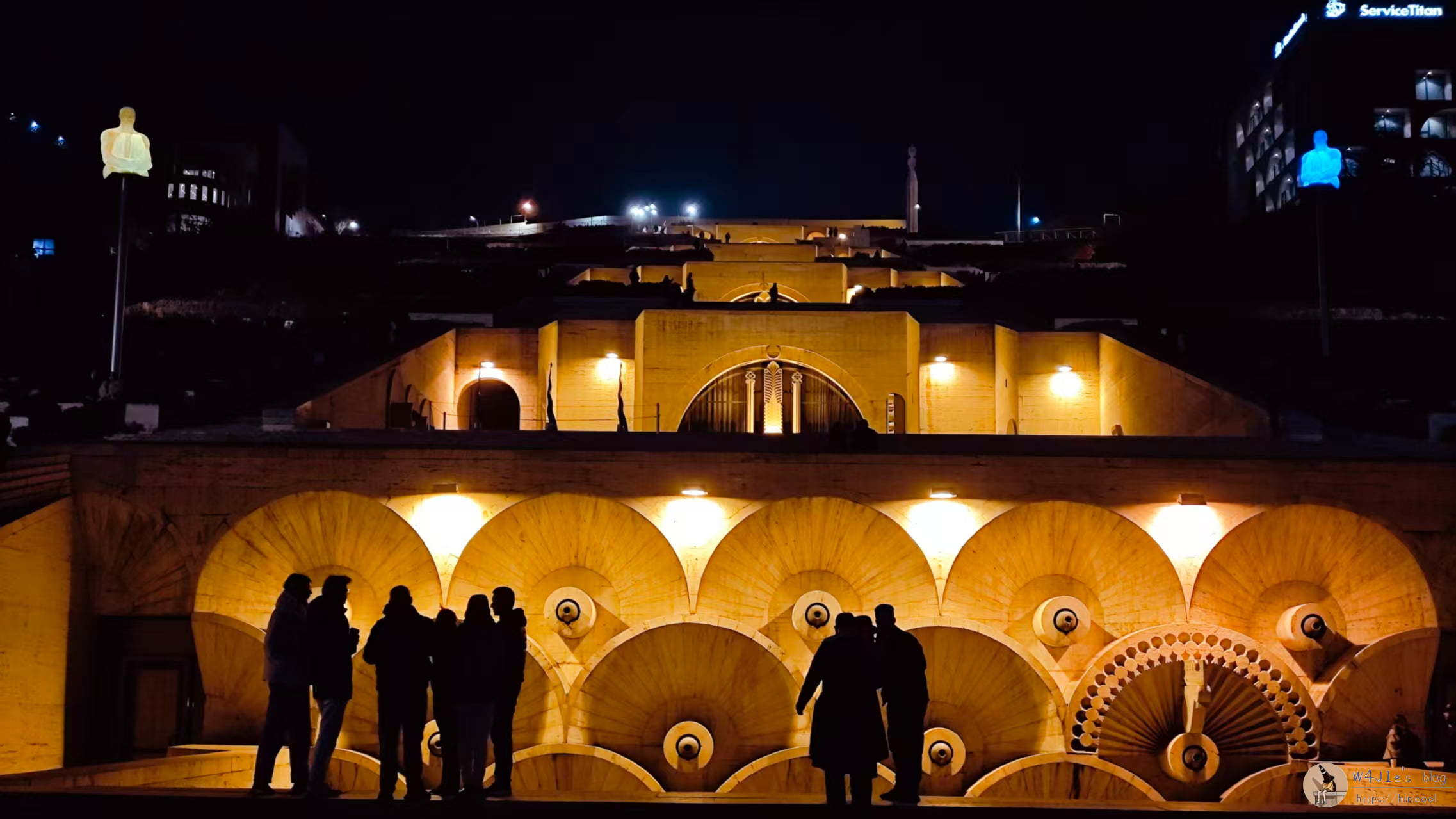 夜幕下的埃里温大阶梯