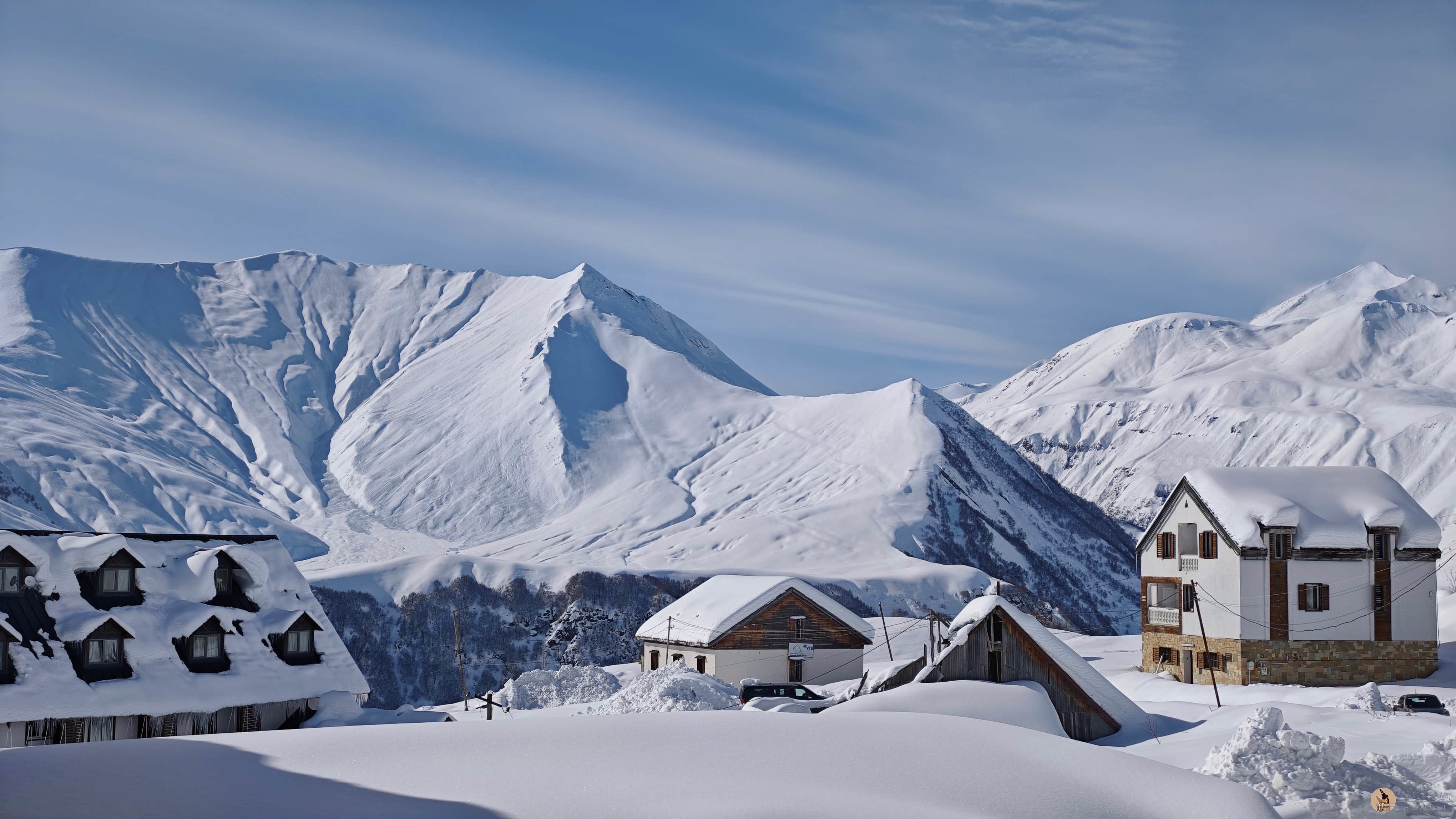 古道里大学覆盖的小屋