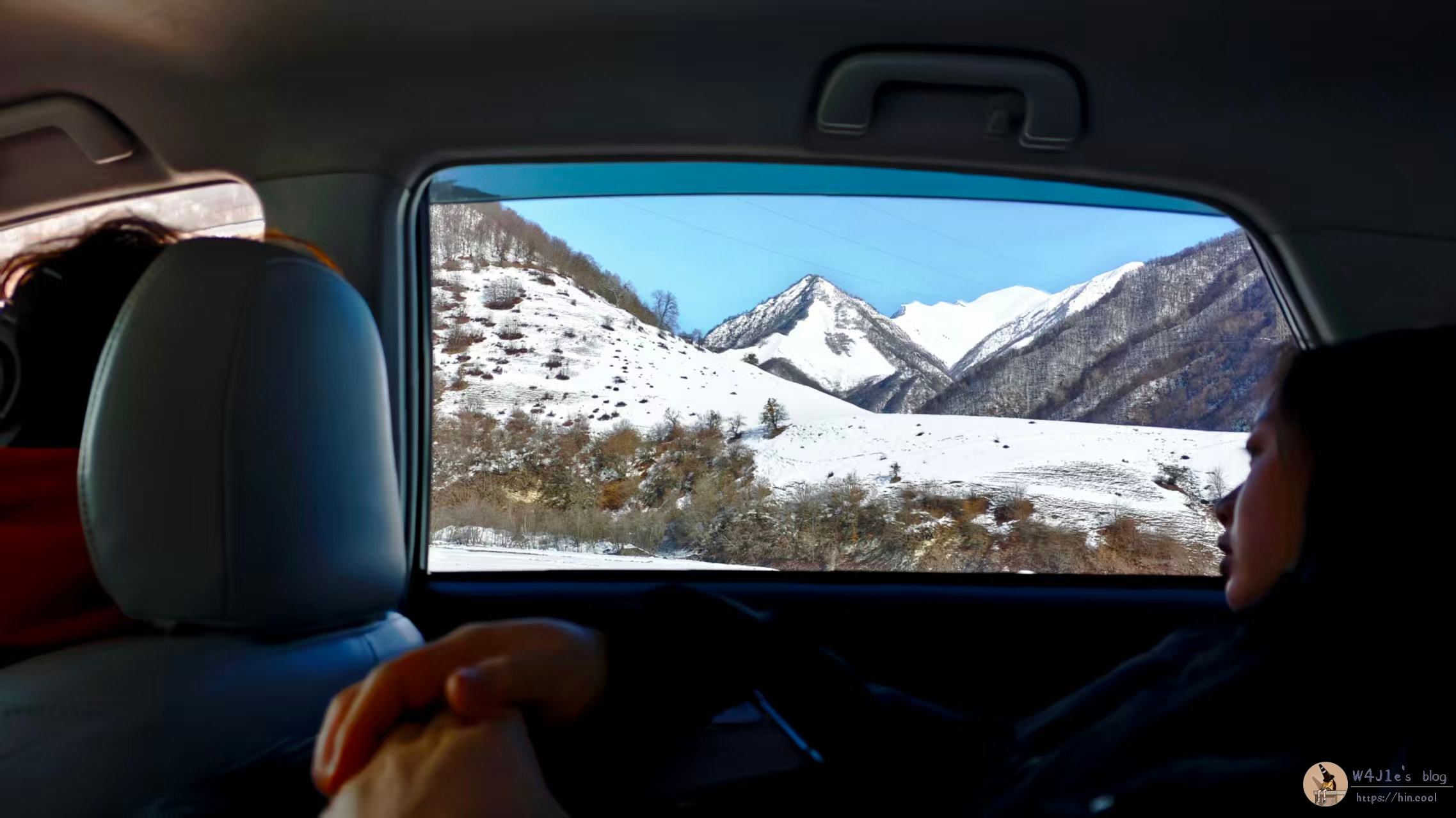 拍窗外雪山拍到的唯一有韩国女生镜头的照片