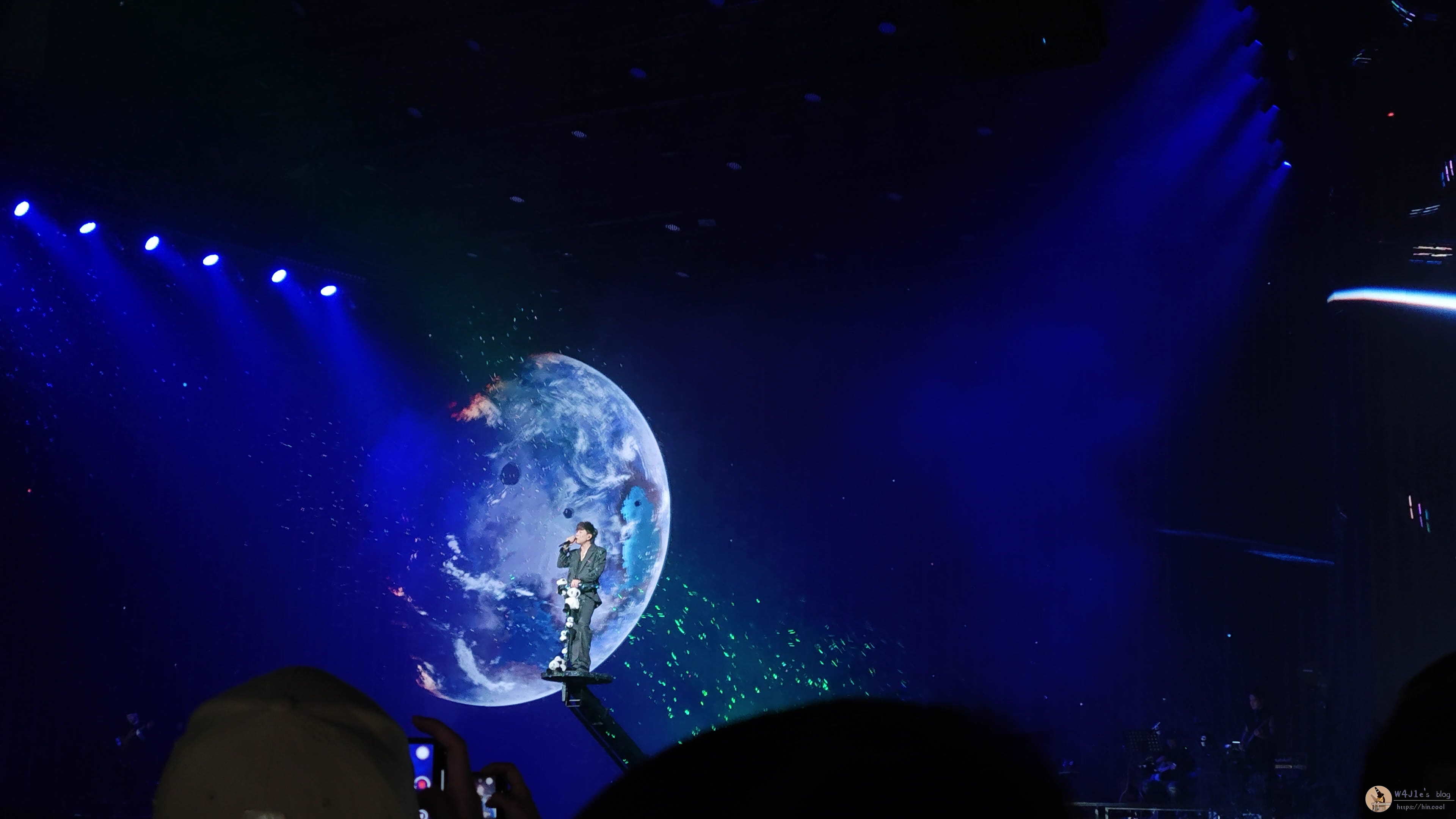 《开花的星星》背景是真的好看