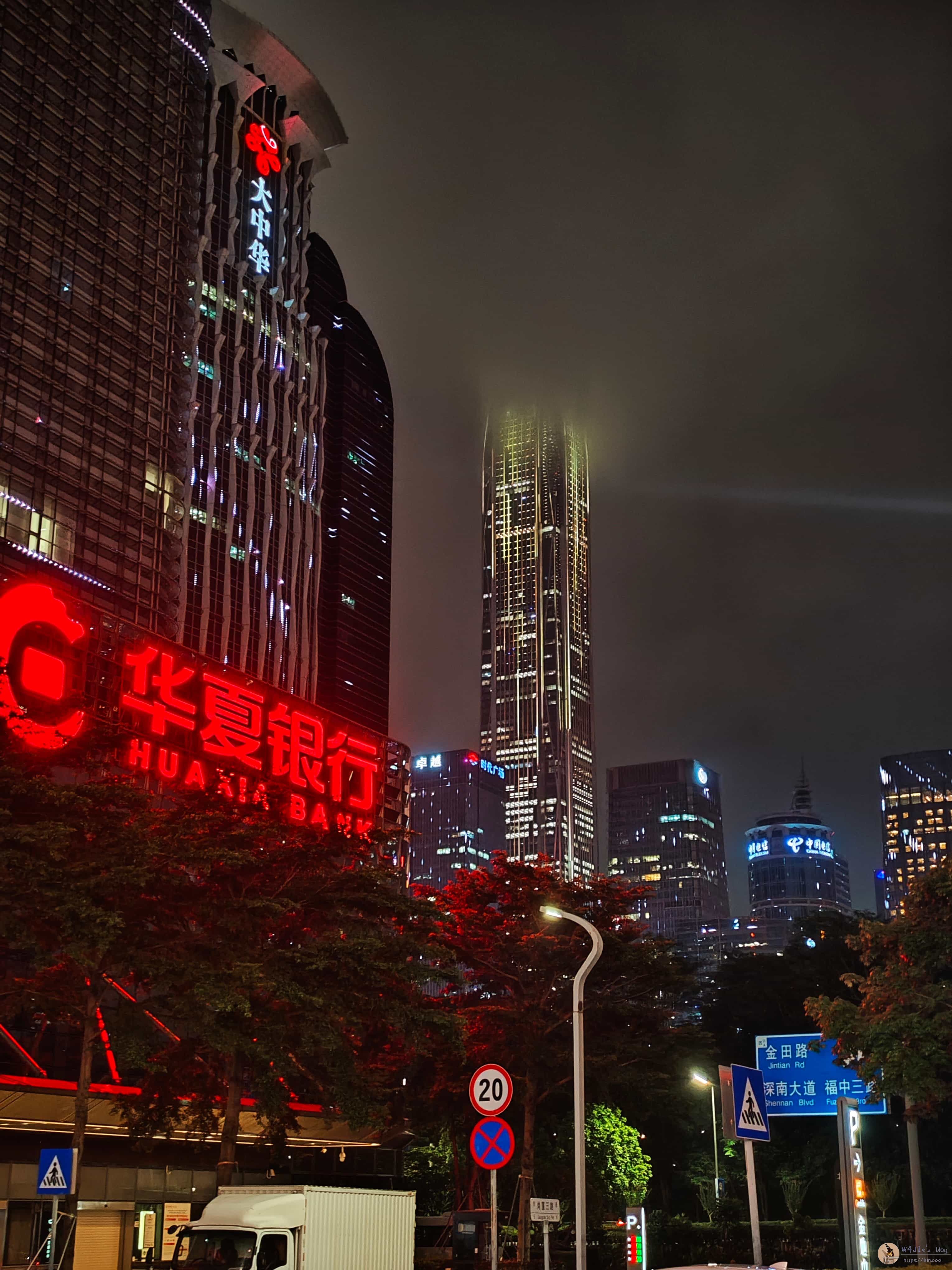 这高耸入云的摩天大楼里一定很凉快吧